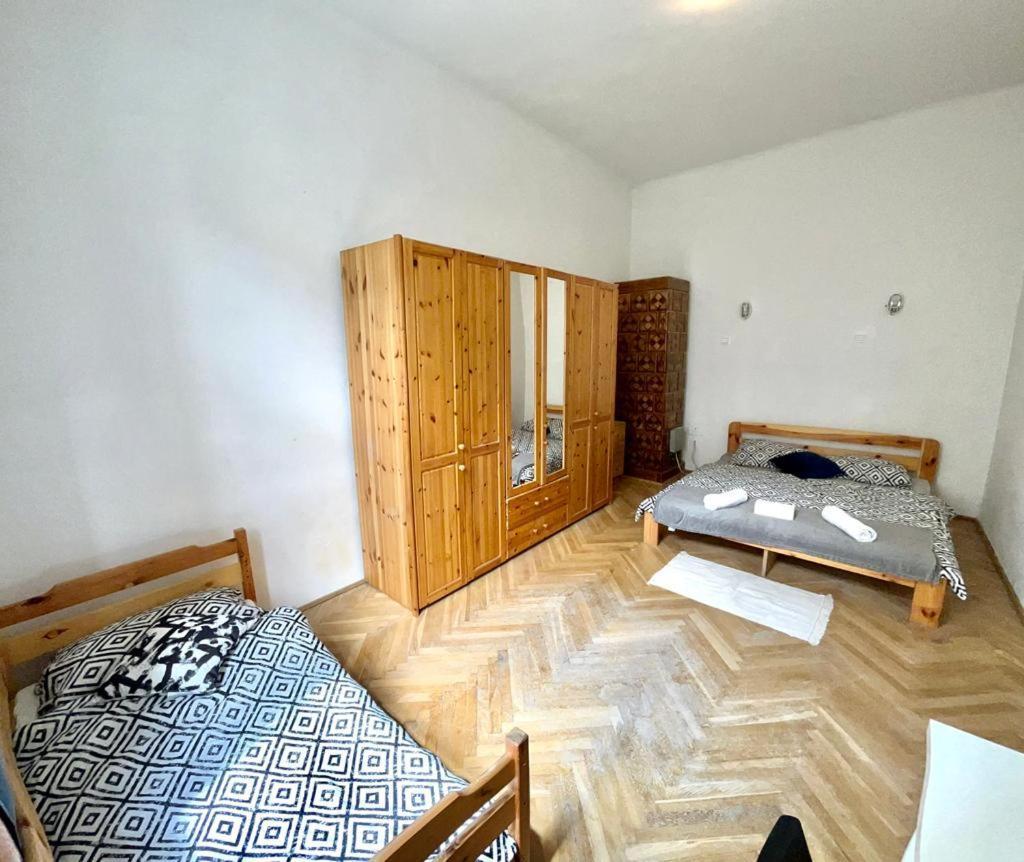 Privatunterkunft Bedroom Near The Bus And Train Station