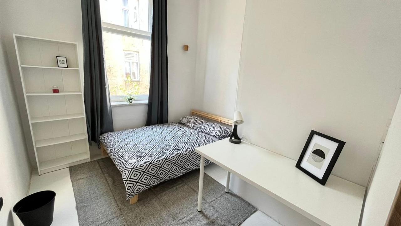 Bedroom Near The Bus And Train Station Privatunterkunft *
