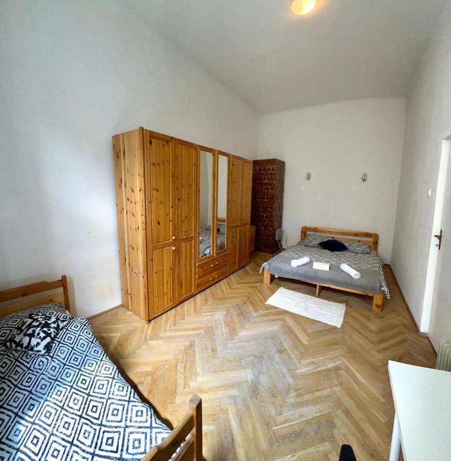 Privatunterkunft Bedroom Near The Bus And Train Station *