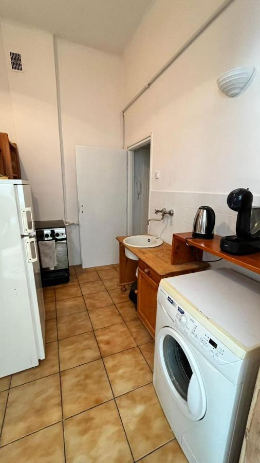 Bedroom Near The Bus And Train Station Privatunterkunft