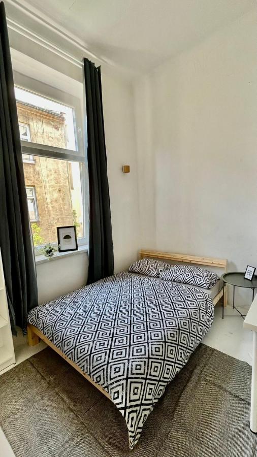 Bedroom Near The Bus And Train Station Privatunterkunft *