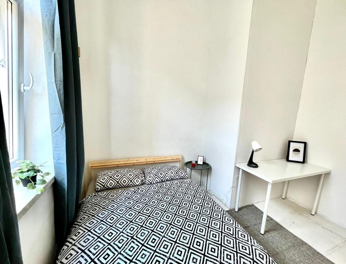 Bedroom Near The Bus And Train Station Privatunterkunft Krakau