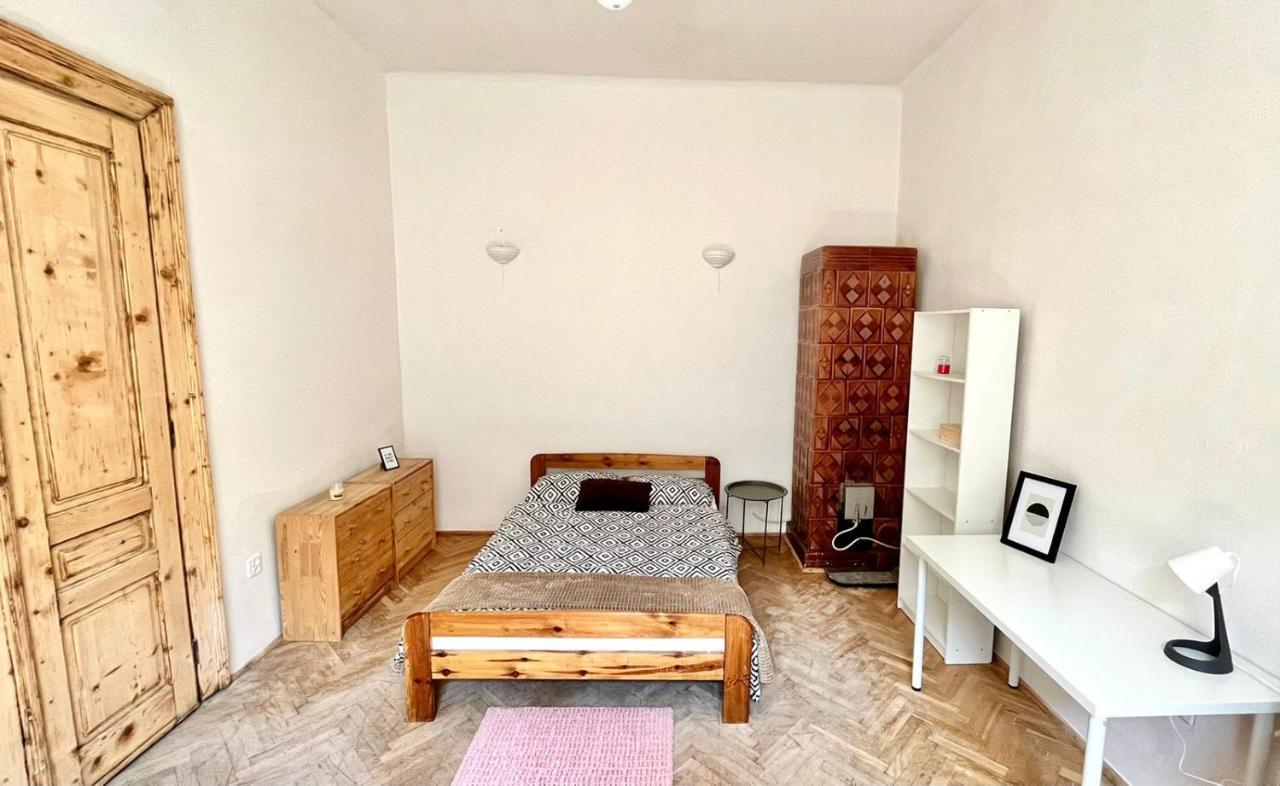 Bedroom Near The Bus And Train Station Privatunterkunft