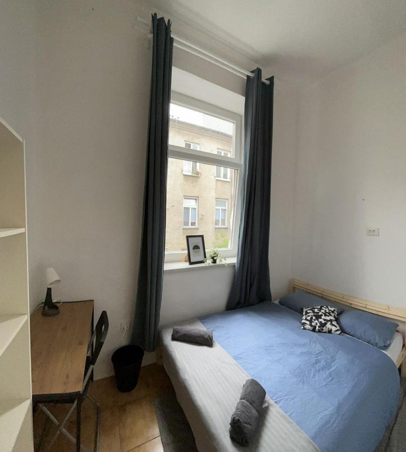 Bedroom Near The Bus And Train Station Privatunterkunft